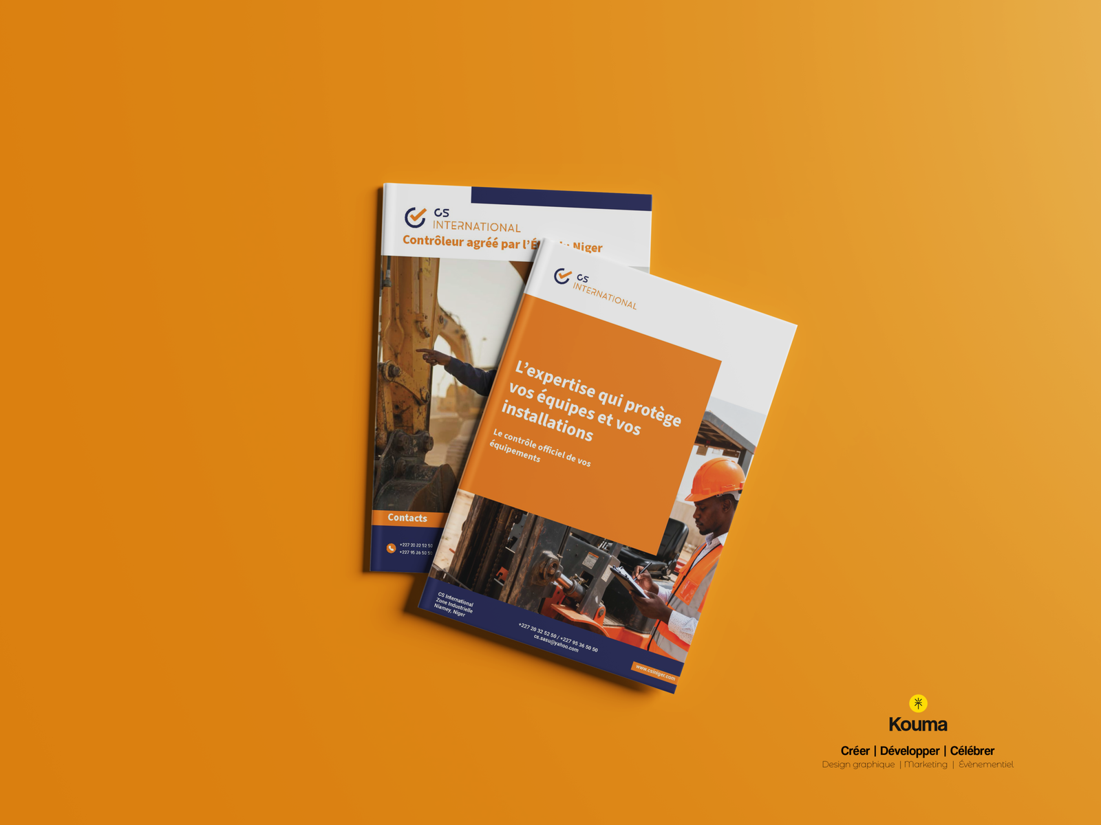 Mockup brochure institutionnelle CS International – couverture orange et bleu – Agence Kouma Niamey